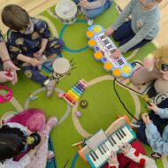 Więcej o: Żółte Sówki poznają instrumenty