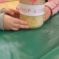 Więcej o: Przepis na syrop z cebuli